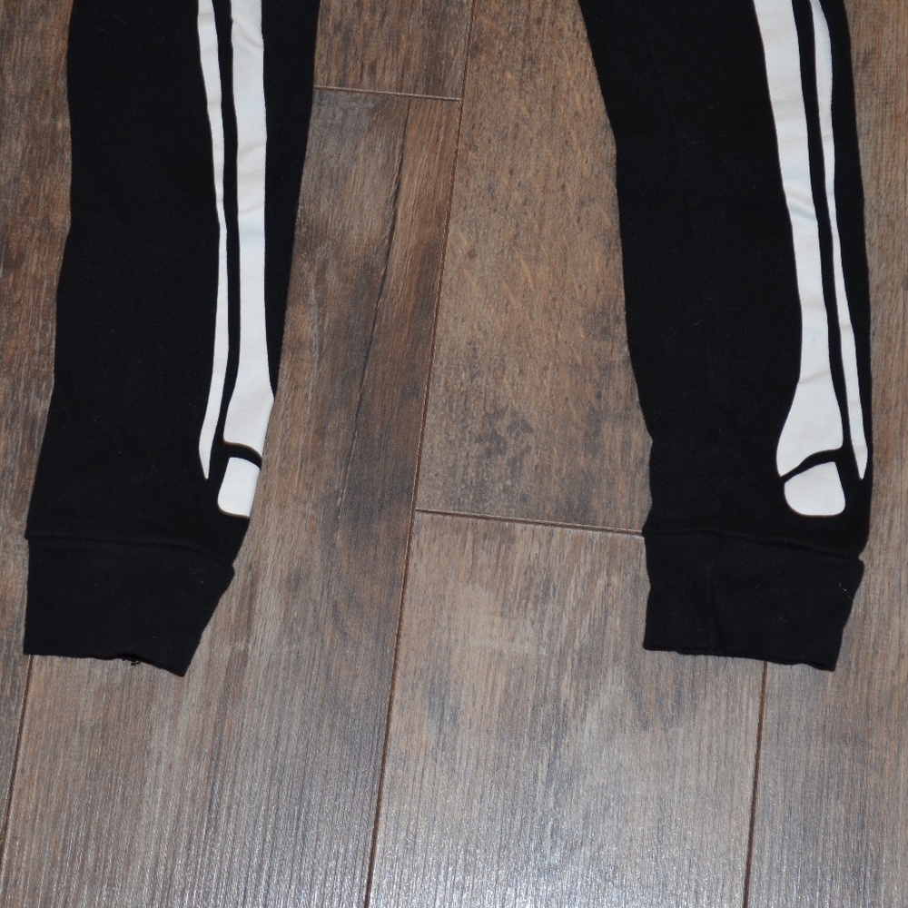 Halloween Pajama's - Skeleton - Picture 4 of 5